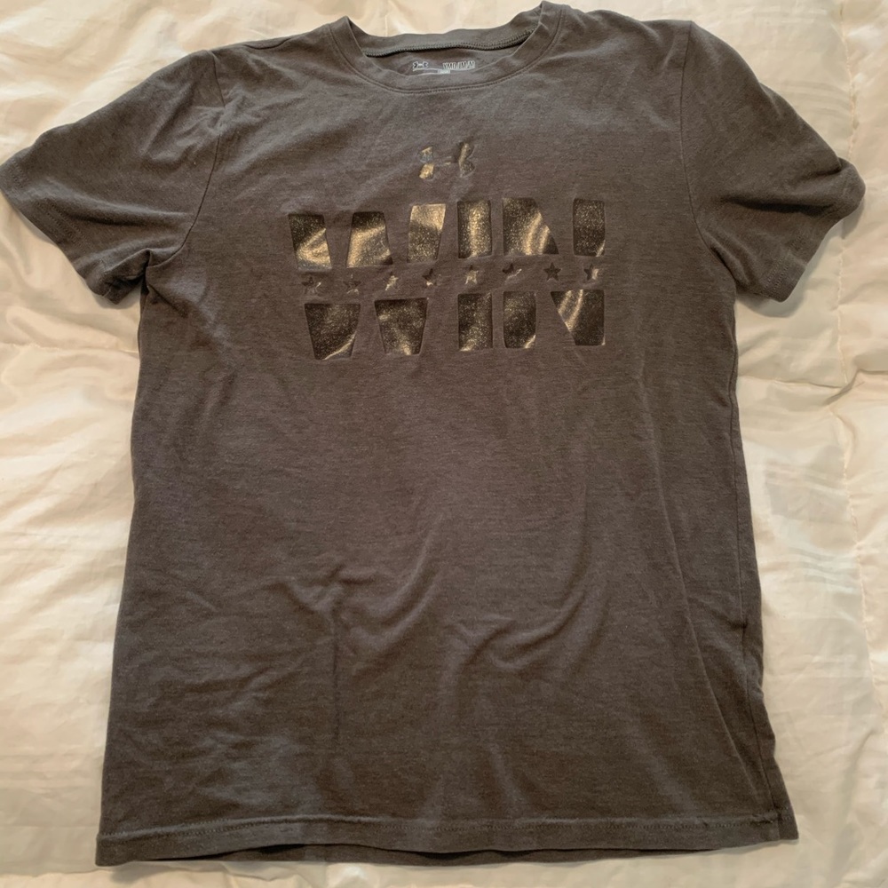 Boys under armour shirt size M